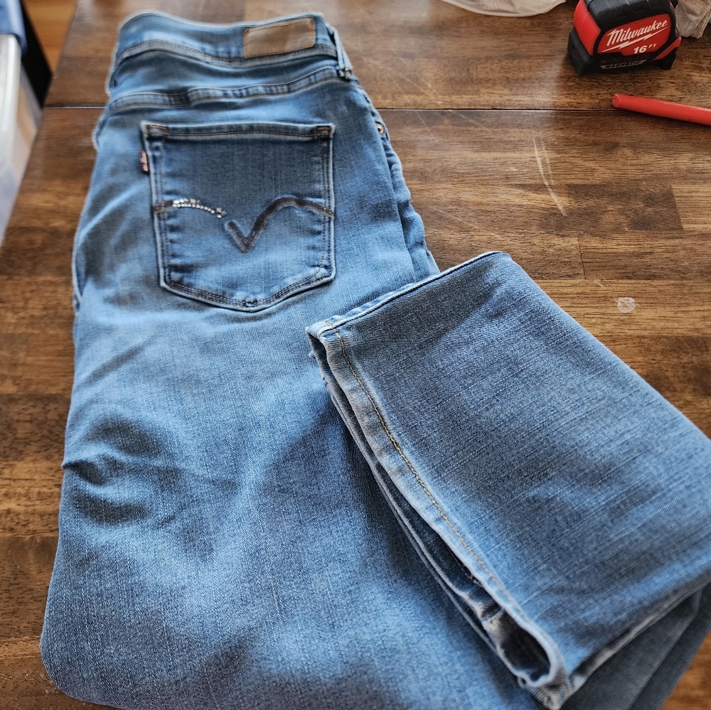 Levi's 512 size 12 perfectly slimming  bootcut jeans (31× 26)